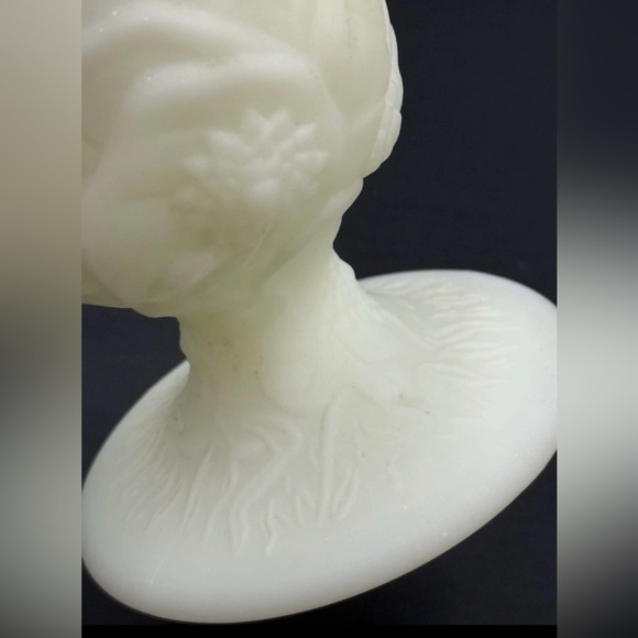 Fenton Vintage Uranium Bud Vase UV Reactive Custard Art Floral Glass Footed EUC - Picture 5 of 10